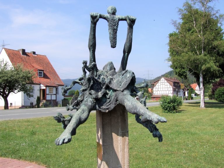 Das Mahnmal zum Frieden des Schweizer Bildhauers Arnold d'Altri. (Foto: Uli Klein)