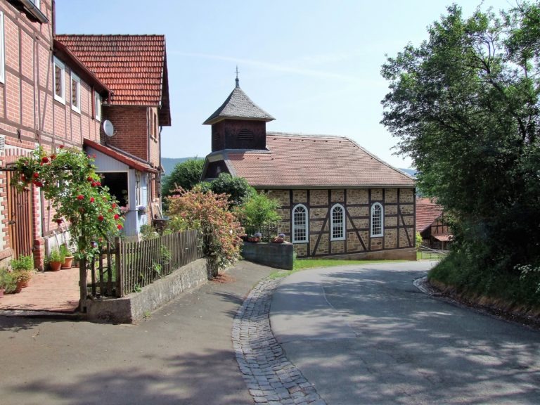 anraff_die_dorfkirche Ein Blickfang: Die Dorfkirche. (Foto: Uli Klein)
