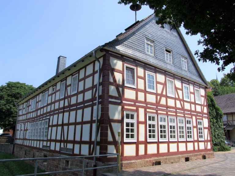 Früher eine Schule, heute das Dorfgemeinschaftshaus. (Foto: Uli KLein)