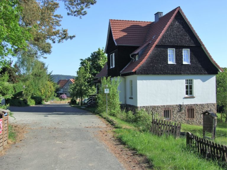 Weg aus dem Nationalpark in das Dorf. (Foto: Uli Klein)