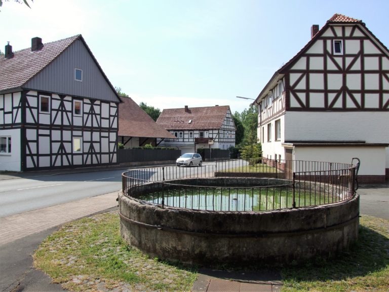 Der Kump in der Dorfmitte. (Foto: Uli Klein)