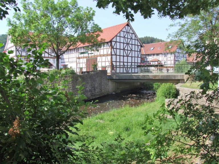 Sanierte Fachwerkhäuser am Wesebach. (Foto: Uli Klein)