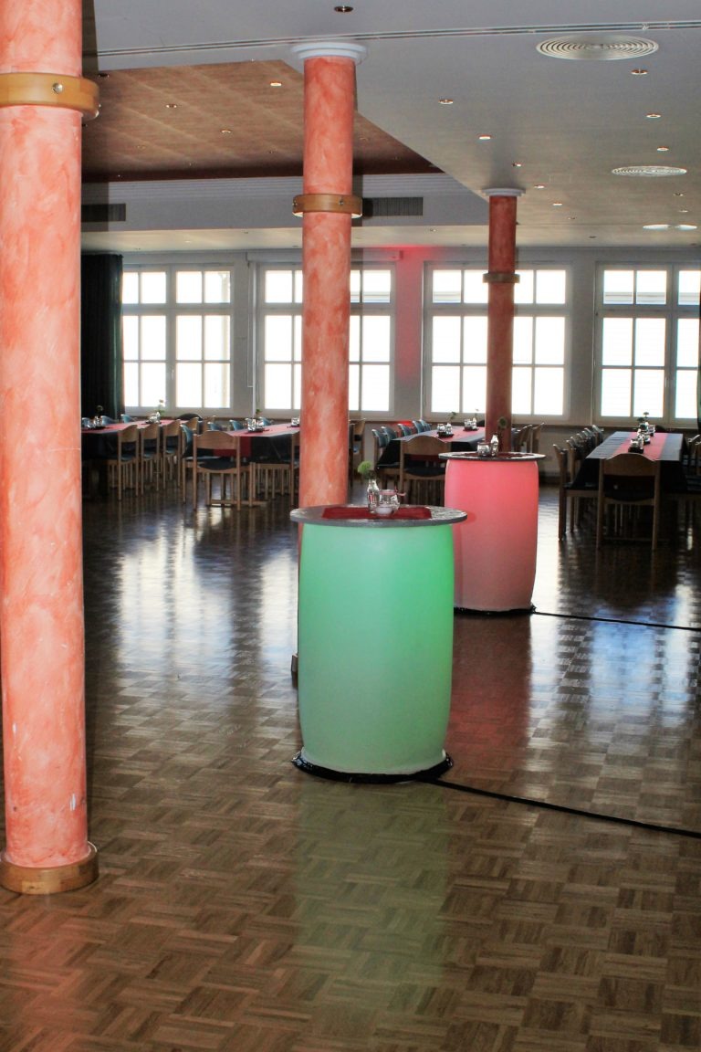 giflitz_dgh_magazin_blick_in_den_festsaal_des_dorfgemeinschaftshauses