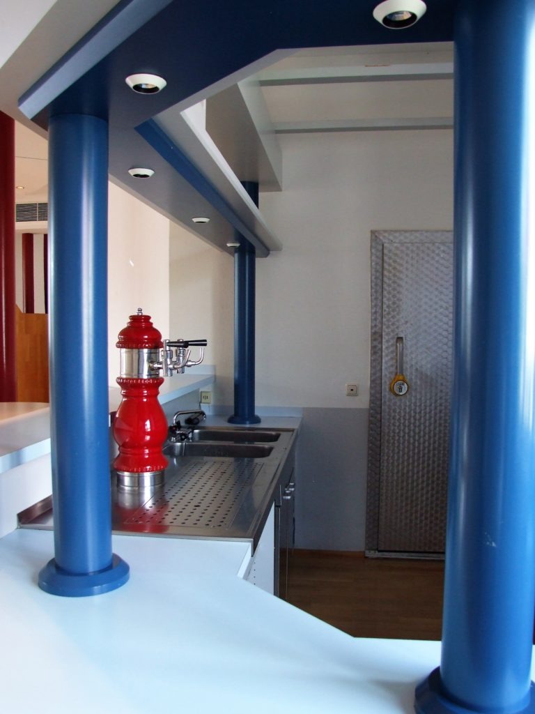 hemfurth-edersee_die_theke_im_grossen_festsaal