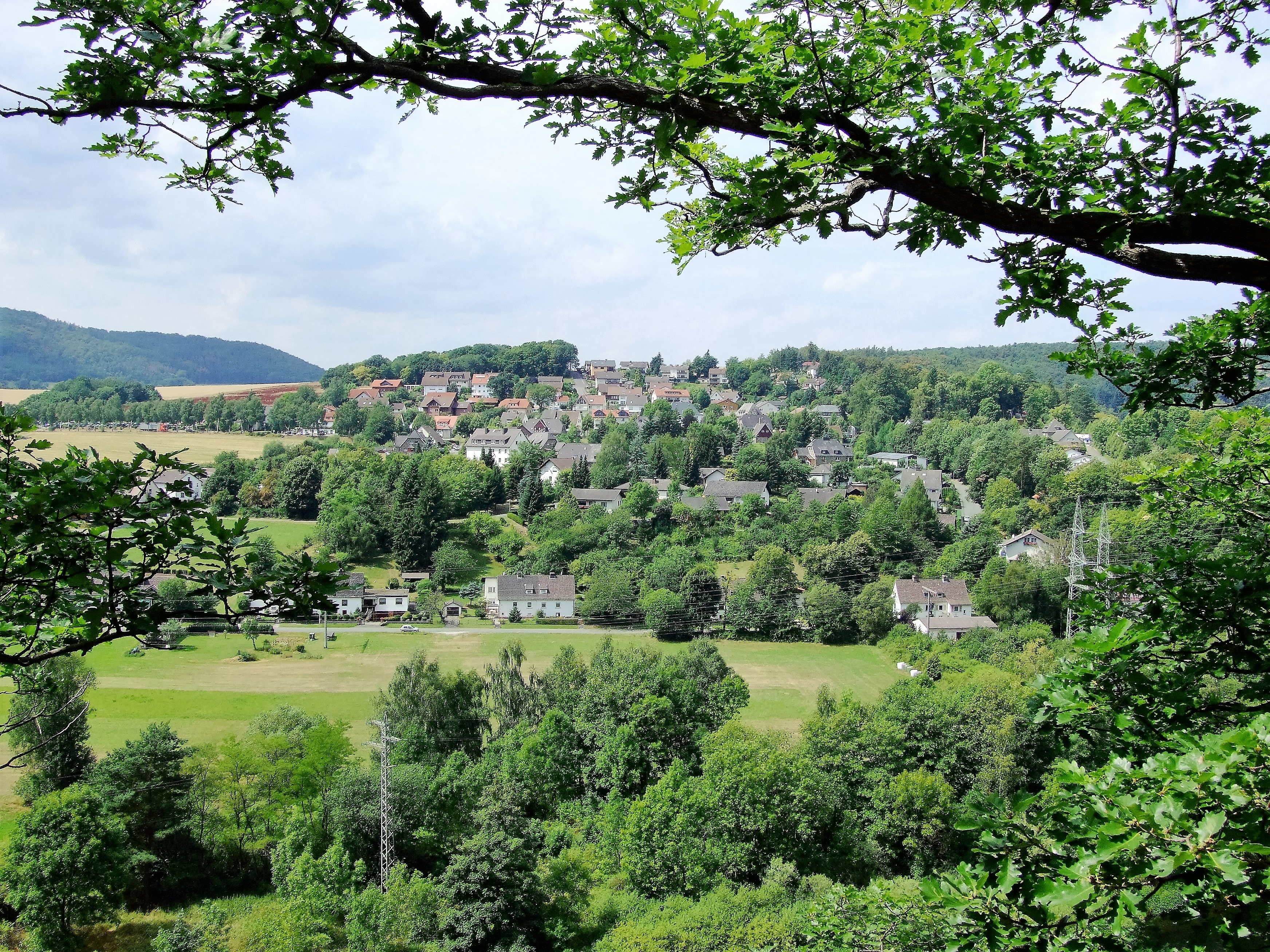 Blick von der Edersee-Randstraße auf das Dorf Edersee. (Foto: Uli Klein)