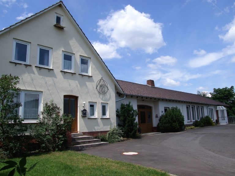 koenigshagen_dgh_hirtenhaus_das_dorfgemeinschaftshaus_von_aussen