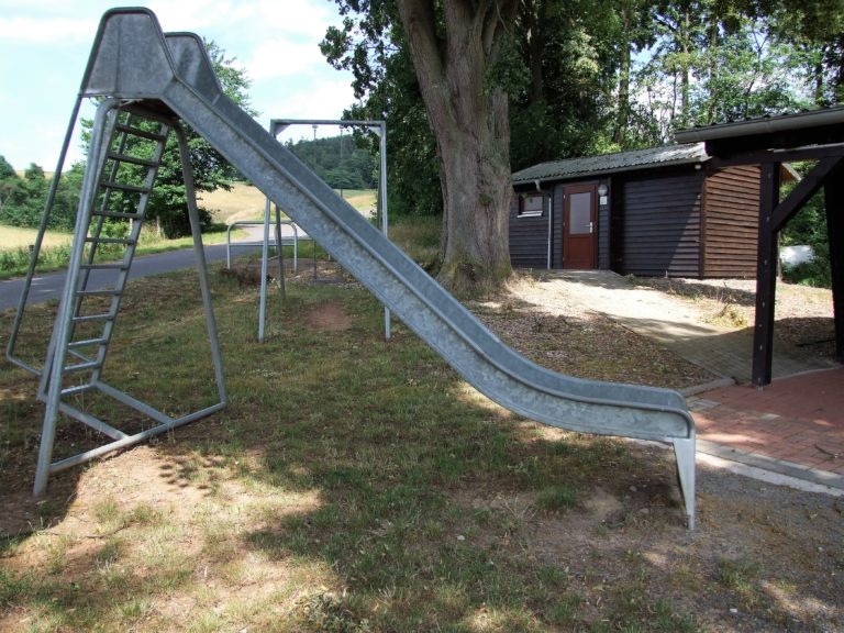 koenigshagen_toilettenanlage_der_grillhuette_und_spielgeraete